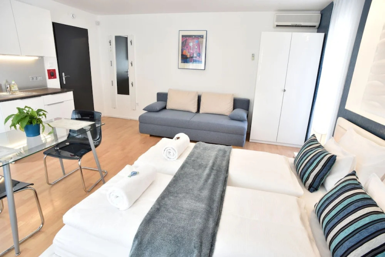 Hillside Premium Apartments