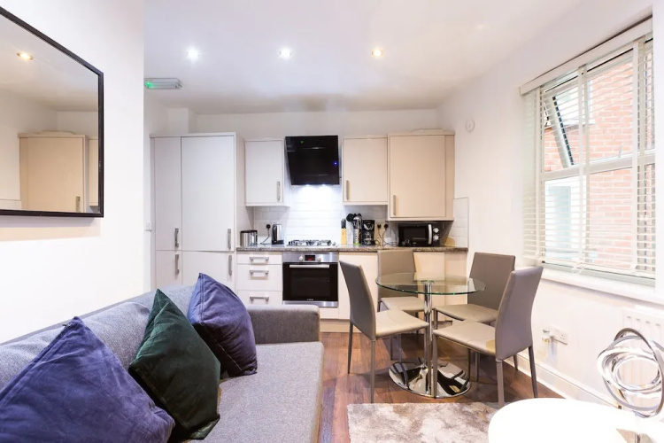 Chic Three Bed Shoreditch Gem Sleeps 8 A4
