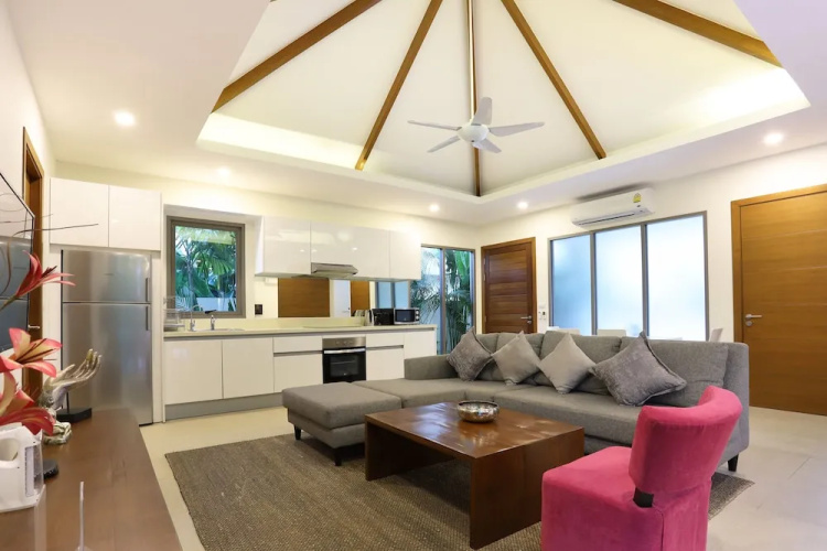 Villa KAmaly(วิลลา 3 ห้องนอน 3 ห้องน้ำส่วนตัว ขนาด 200 ตร.ม. – หาดราไวย์)