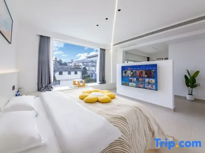 Double Suite with balcony and with courtyard view