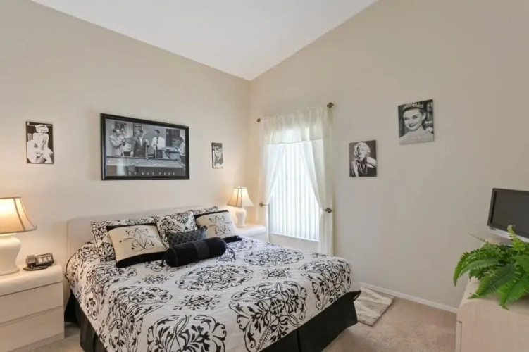 4 Bed Hampton Lakes Holiday Home