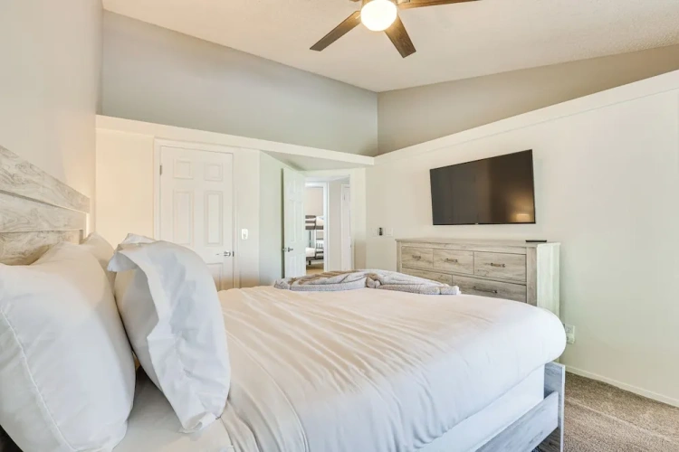 4 Bedrooms Cottage