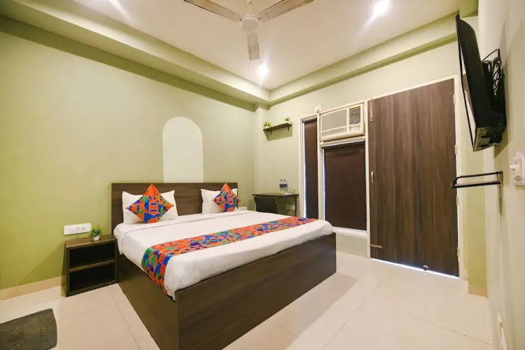 Fabhotel Alpha