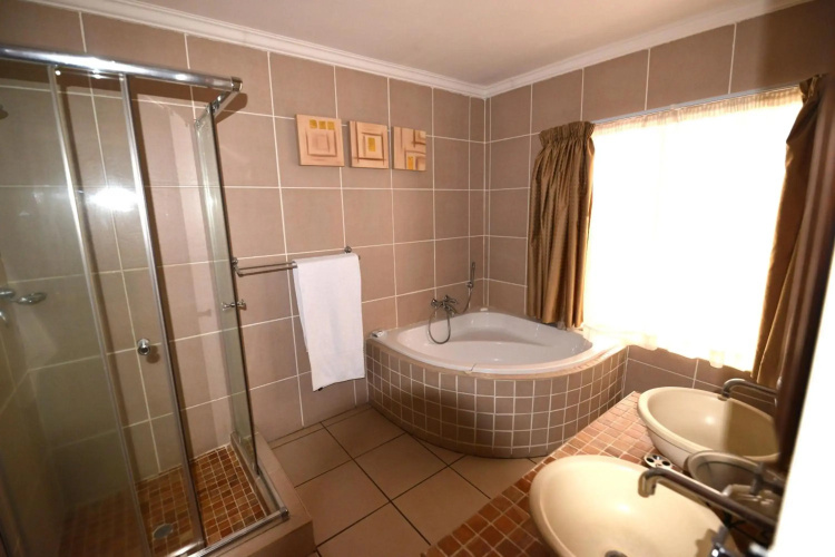 Attache Guest Lodge