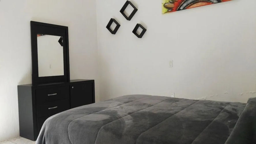 Lia Ajijic - Lakeside B&B