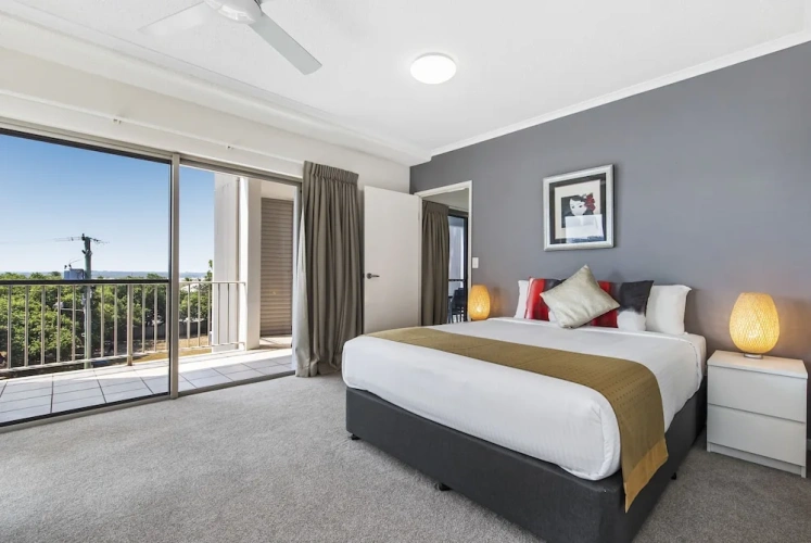 2 Bedrooms Apartment with balcony and with water view
