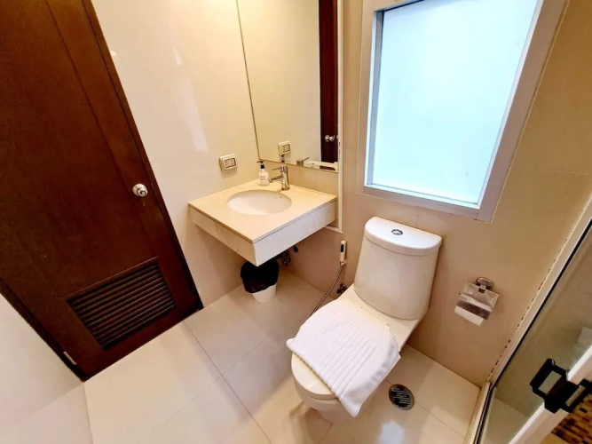 6C - 2 Bedroom Downtown Apartment With Shared Pool