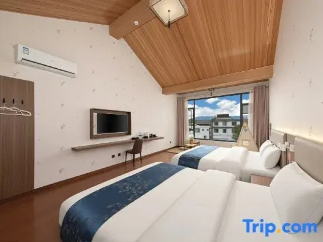Standard Family room with garden view