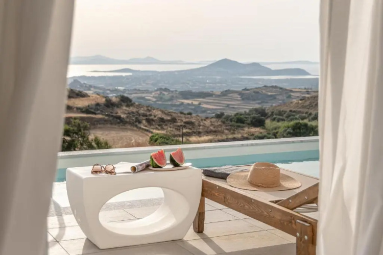 Ariadne's Crown Suites