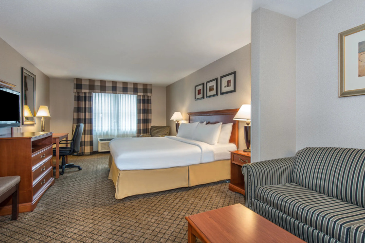 Holiday Inn Express Hotel & Suites Tilton - Lakes Region