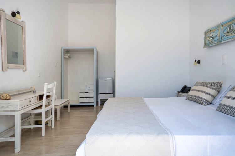 Iris Hotel