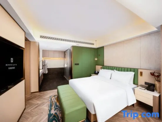 Suite with city view