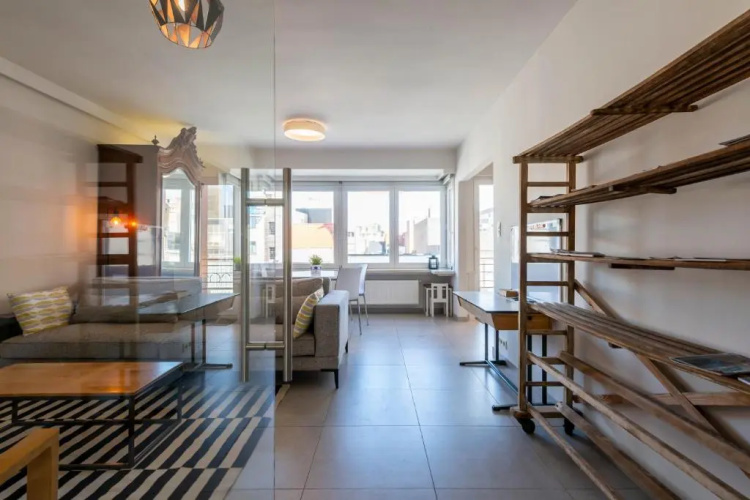 Modern Apartment with Free Parking