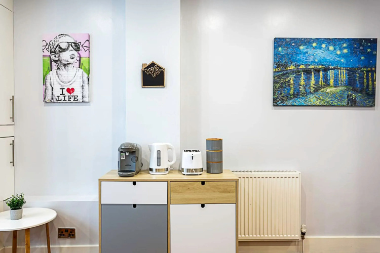 Bright Clapham Apartment
