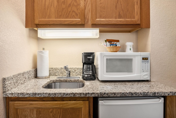 Baymont By Wyndham Greensboro/Coliseum photo 21