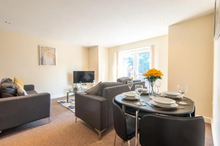 2 Bedrooms Apartment