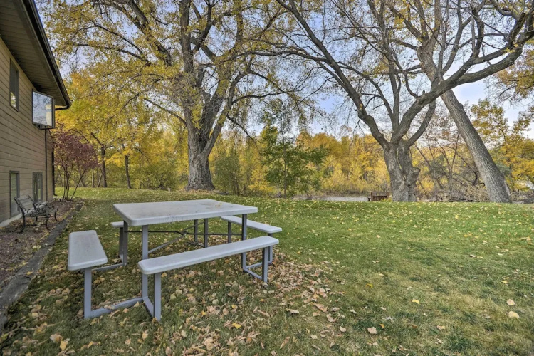 Charming Columbus Apt Along Yellowstone River