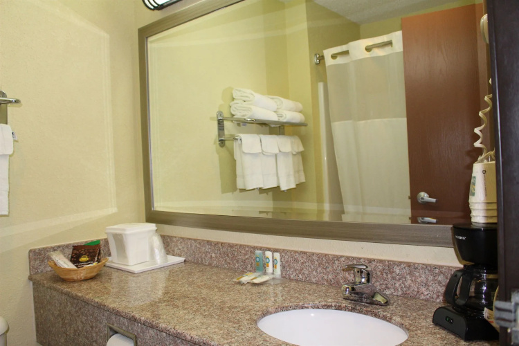 Quality Inn Evansville Eastland Area