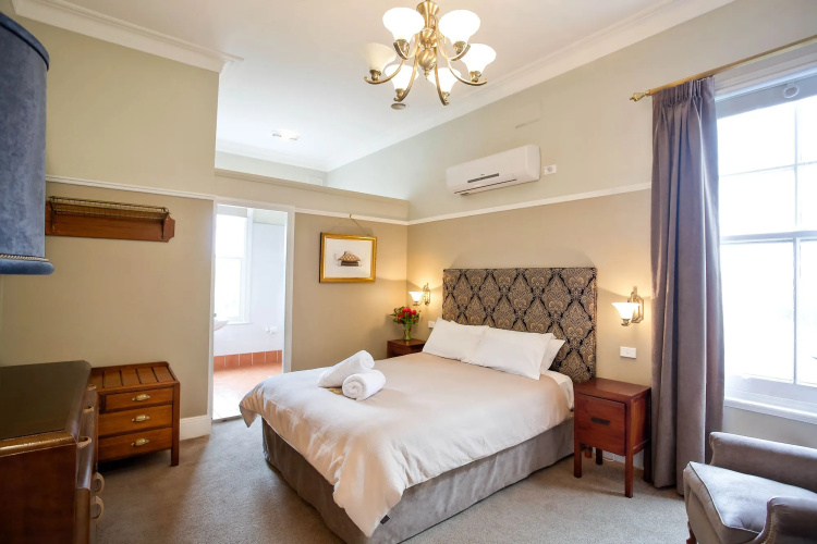 Alexandra Hotel