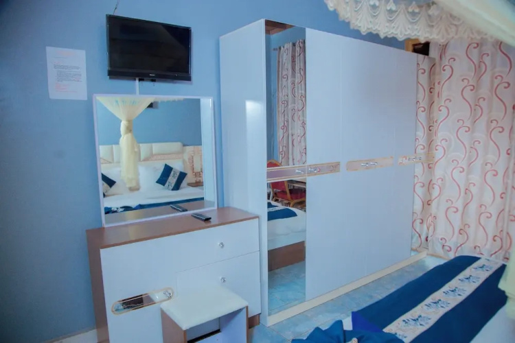 Best Inn Motel MUSINGUZI Frank