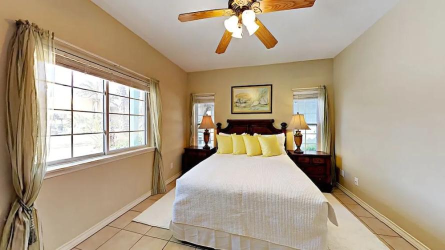 111 E Marlin St Cabin #C - 2 Br cabin by RedAwning