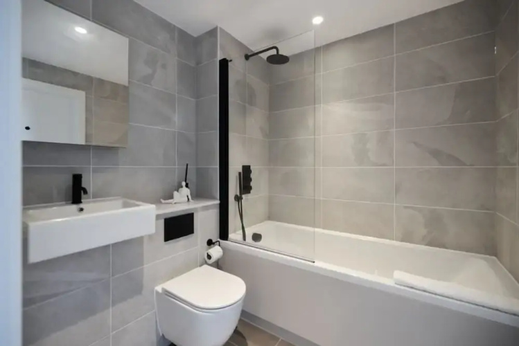 The Tottenham Scenery - Elegant 2BDR Flat with Balcony
