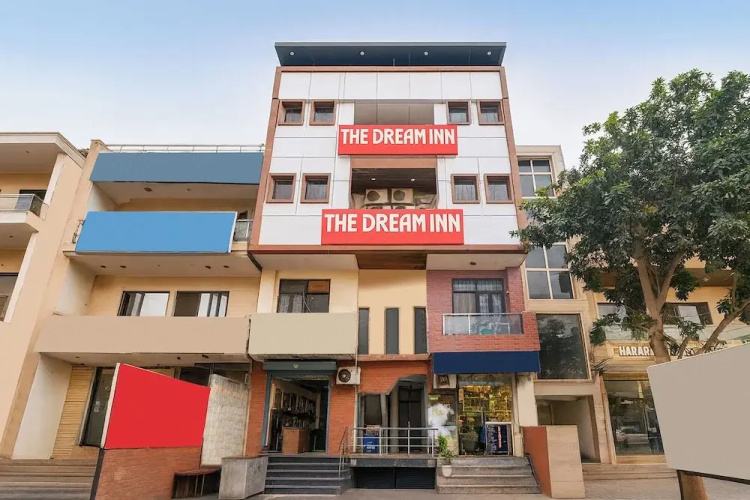 Fabhotel The Dream Inn - 파리다밧