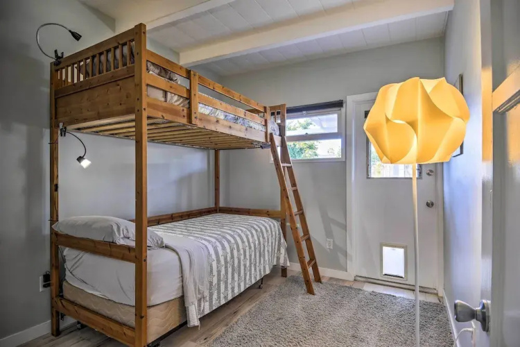 Remodeled Ventura Beach Home With Yard & Fire Pit!