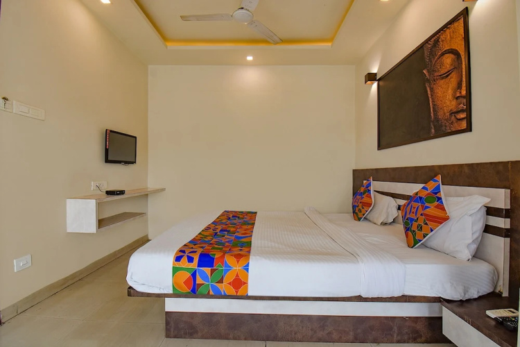 FabHotel Royce Studio
