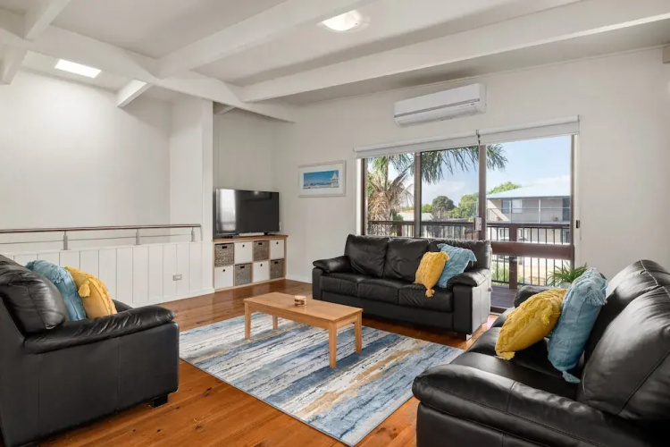 Spacious 4-bed Home 5-min From the Beach
