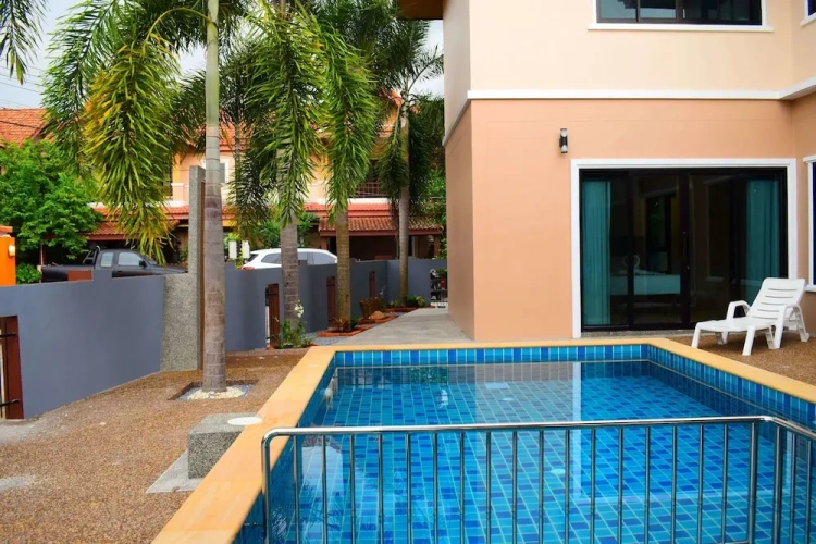 4 Bedrooms Grand Villa