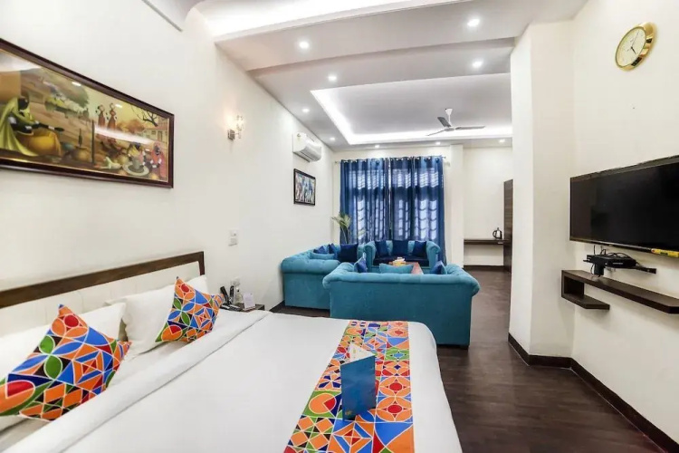 FabHotel Gurgaon 6