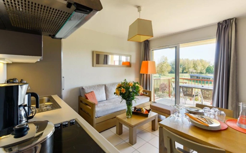 2 Bedrooms Triple Apartment