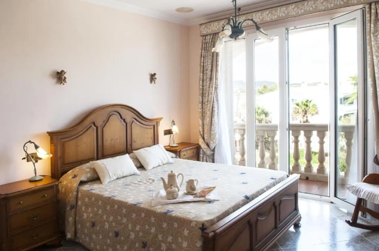 4 Bedrooms Cottage