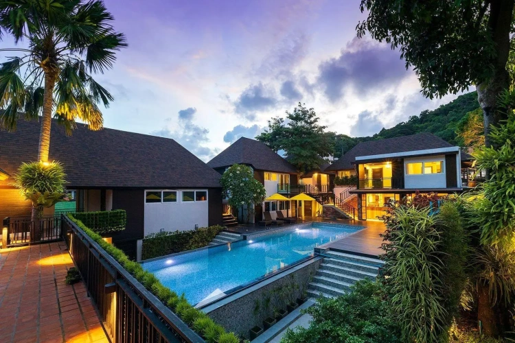 Standard Quadruple Family room