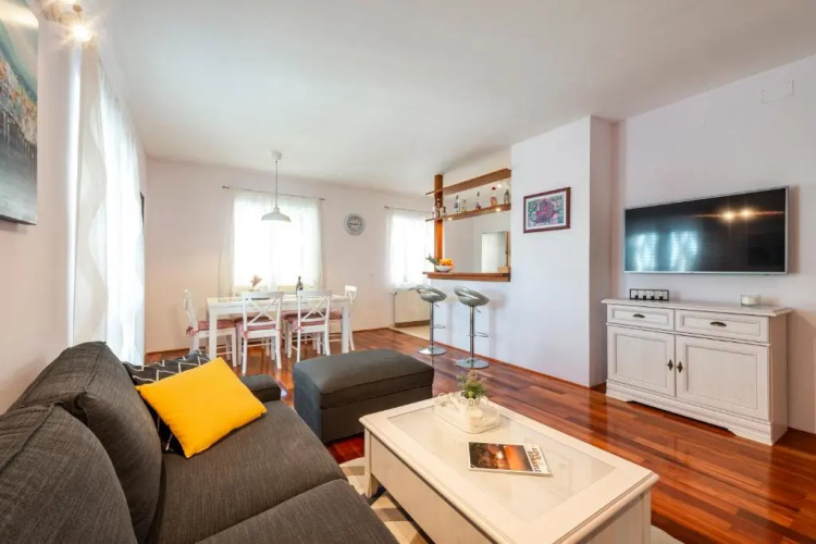 Apartment Miljas