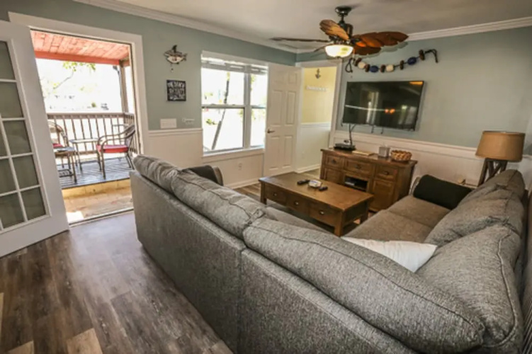 2518 Estero