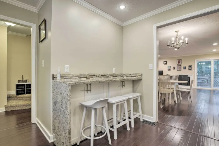 Tree-lined Durham Townhome: Close to Parks!