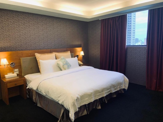 Deluxe Double room with city view