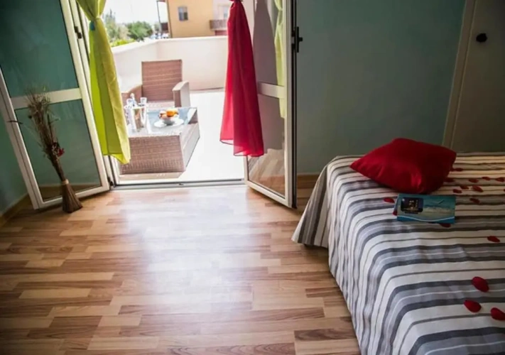 Standard Quadruple room with partial sea view
