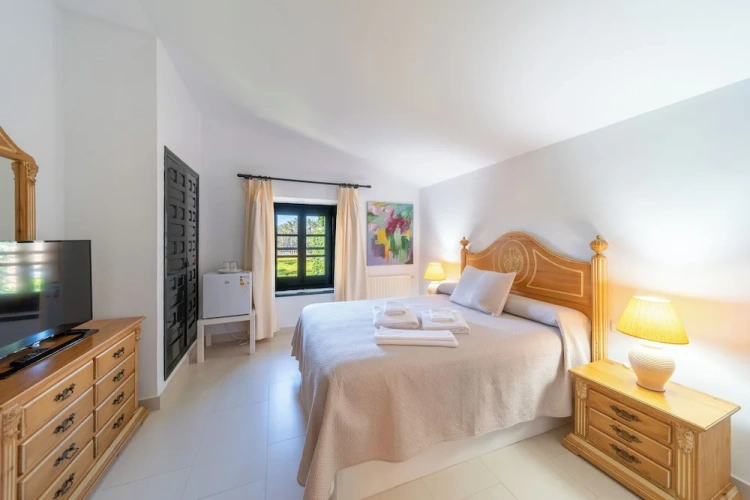 1 Bedroom Comfort room with mountain view
