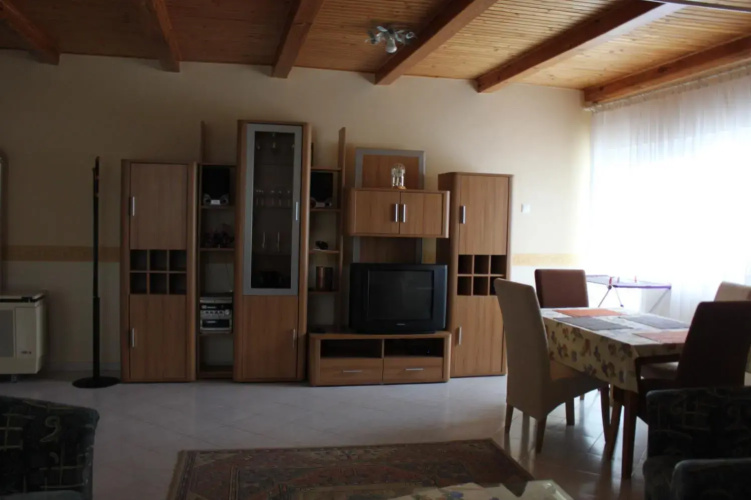 Cedar Apartment 4