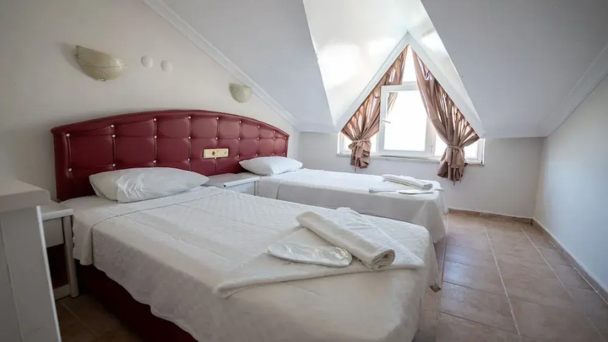 Basil's Apart Hotel