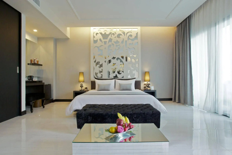 Long Beach Luxury Villas