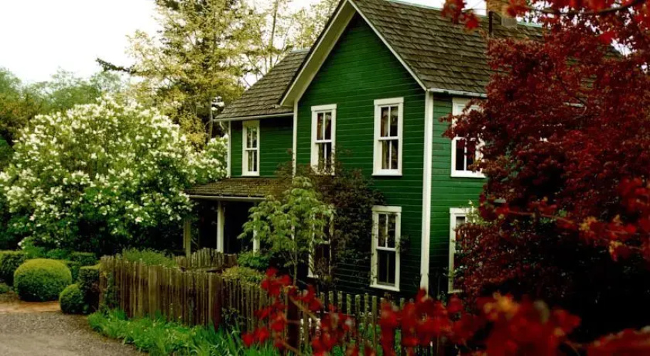 Turtleback Farm Inn