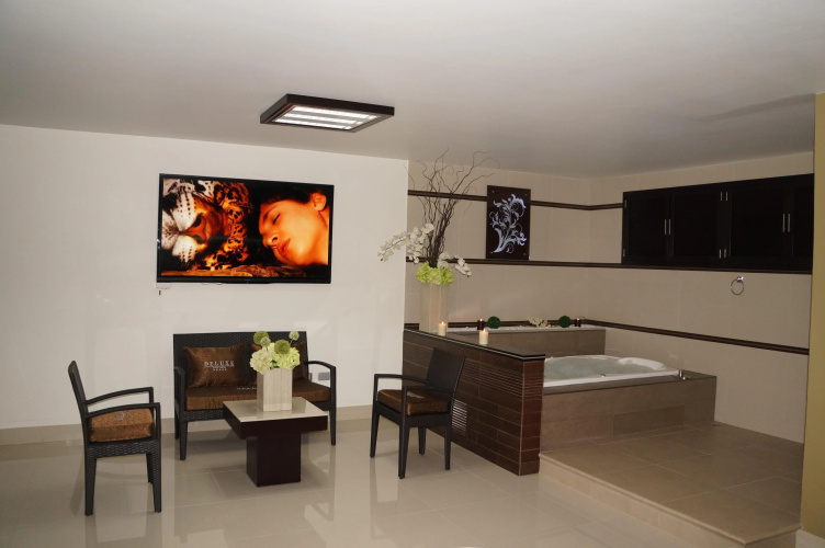 Auto Hotel Deluxe