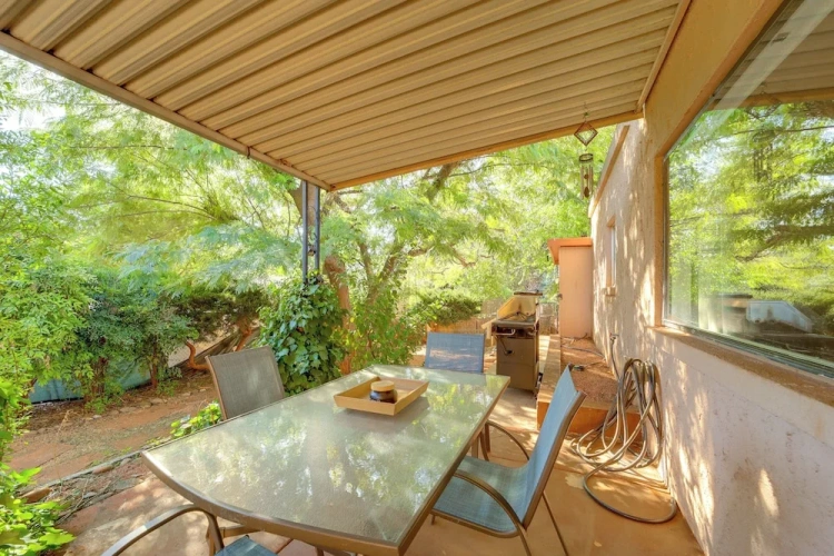 3 Bedrooms Cottage with balcony