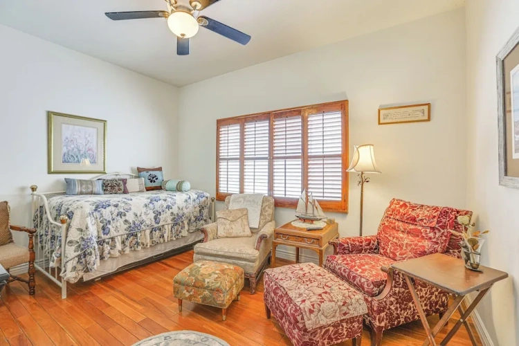 2 Bedrooms Cottage