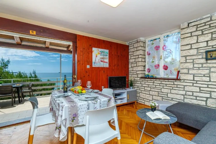 2 Bedrooms Apartment with balcony and with sea view