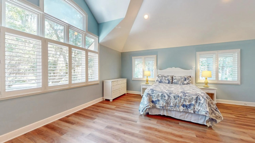 1 Troon Dr